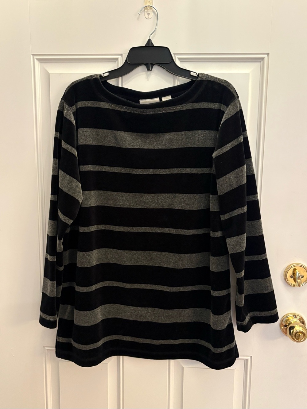 Liz Claiborne Black and Gray Striped Long Sleeve Tee